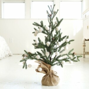 weihnachtsbaum im topf leinen sack modern skandinavisch weiss christbaumschmuck