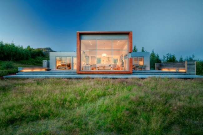 Ökologisches Haus Bauhausstil Glasfront Island nachhaltig-Minarc Ice House-Flachdach 