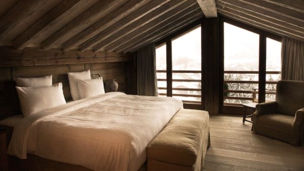 Alpen chalet-Ski Hütte Innenarchitektur design attic-Schlafzimmer Panoramafenster