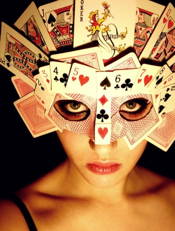 Augenmaske selber-basteln Spielkarten-Ideen Faschingskostüme günstig frauen
