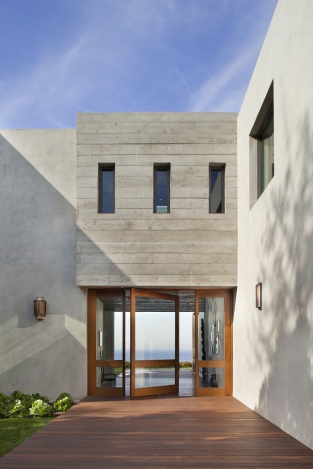 Doppel-tür-Holz Glas Beton-Haus modern-CoCo Interiors