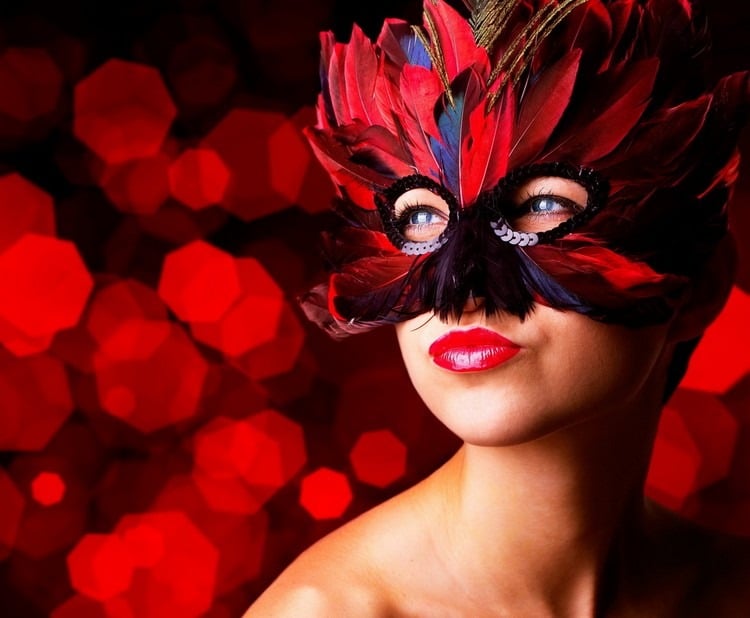 Faschingskostueme-Frauen-Karneval-Venedig-inspirierte-Maske