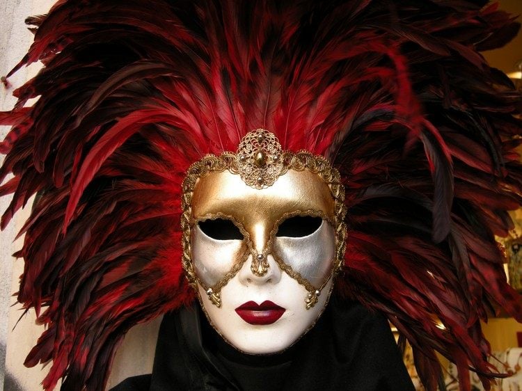 Faschingskostueme-Frauen-Maske-Venedig-rote-Feder