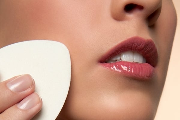 Gesicht Augen-Lippen vom Make-up Spuren befreien-Reinigung Gesichtshautpflege