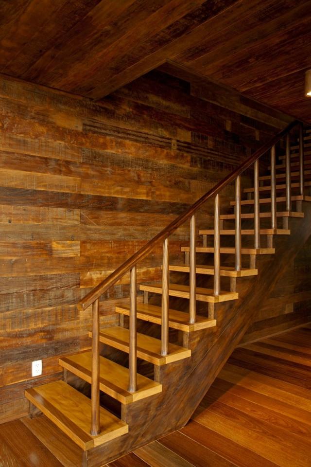 moderne Wohnung Holz-Treppe Treppenstufen-Geländer Innen gestaltung 