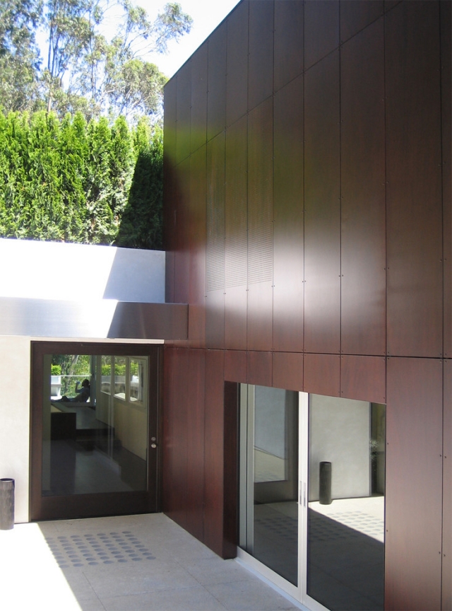 tür Pendeltür-Glas Holz-Einsatz massiv-Jensen Architects Haus Verkleidung Fassade