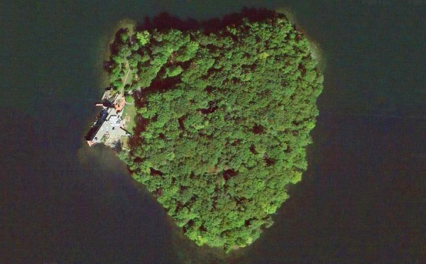 Herzförmige Insel-Brandgelina Petre New-York City-atlantischer Ozean