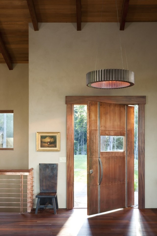 moderne Haustür-Schwingtür Massivholz mit seitlicher Drehachse Design Envi Interior-Studio