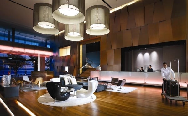 Hotel-Foyer modernes Design Lampen Kronleuchter-Atmosphäre einmalig