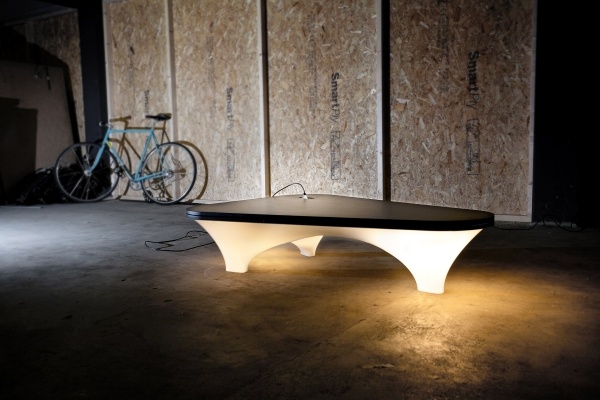 led-beleuchtung-Tisch modern-geschwungen Design trends