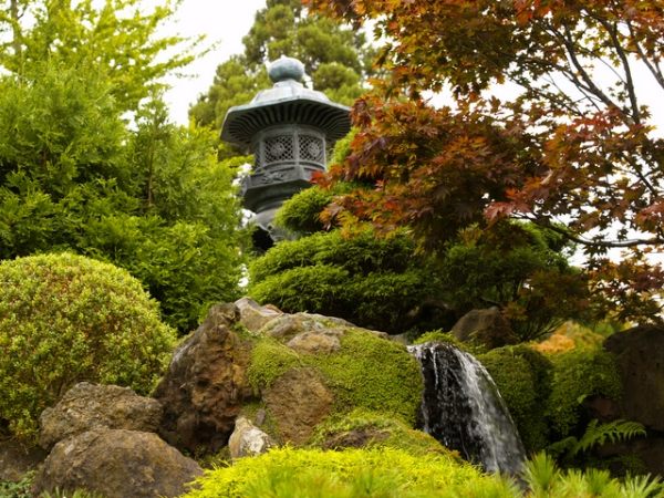 Japanischer Garten-Regeln anlegen Wasserfall-Steine Anordnung-Pflanzenwelt