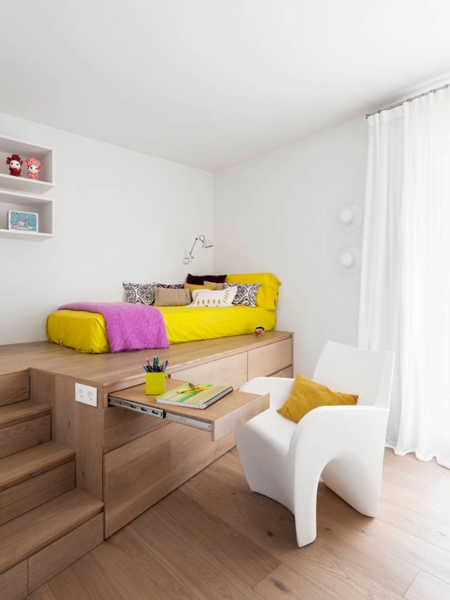 Kinderzimmer einrichtung ideen modern Podest-Gestaltung ausziehbarer-Schreibtisch Susanna-Cots