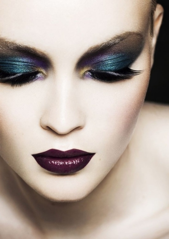 Schminktipps für Party Make-Up dunkel Lila Lippen Augenschminke-Ideen kräftig-dunkel heller Hauttyp