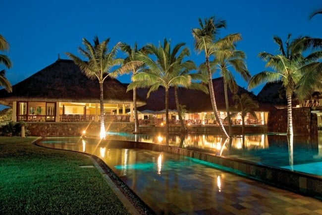 Luxus Hotel-traditional Strohdach Schwimmbecken-Beleuchtung Mauritius Ferienort