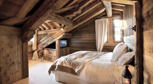 Rustik Schlafzimmer Ski-Chalet courchevel-Holzdeckenbalken sichtbar 