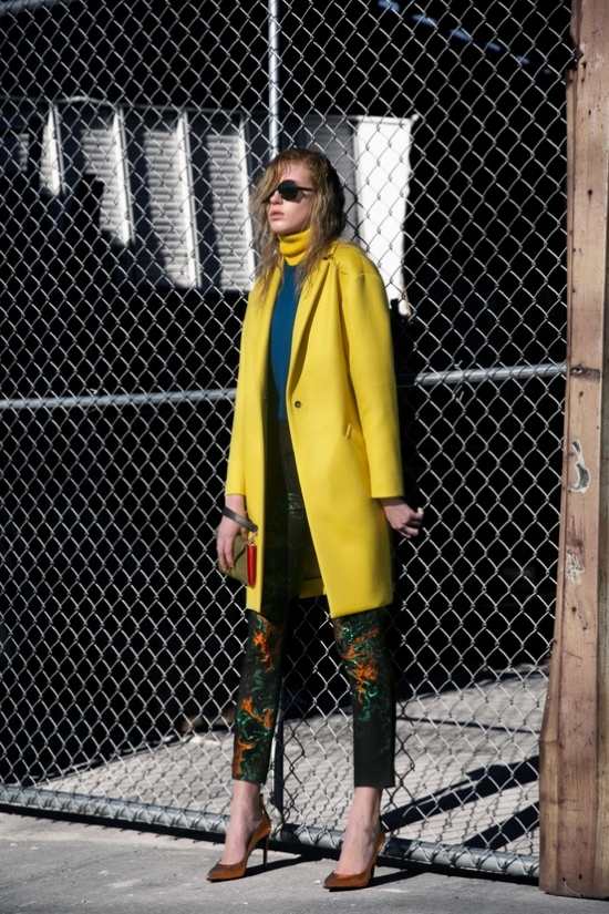 Moderne Trends Winter 2014-cedric charlier-gelbe Jacke Sonnenbrille