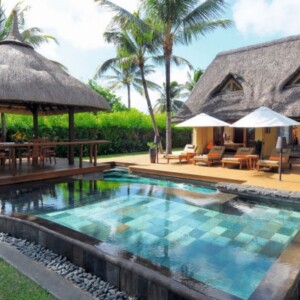 Resort Traumreisen-Luxus Lounge-Strohdach Pavillon-Infinity Pool Anlage