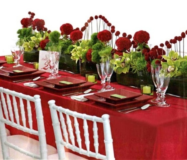 blumenstrauß Rotes Tischtuch akzente setzen-ideen festliche-deko Valentinstag 
