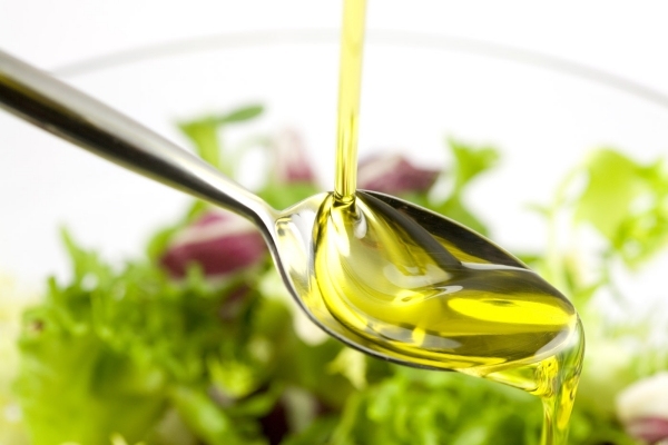Kalte Gerichte kaltgepresstes Olivenöl-Verwendung gesund