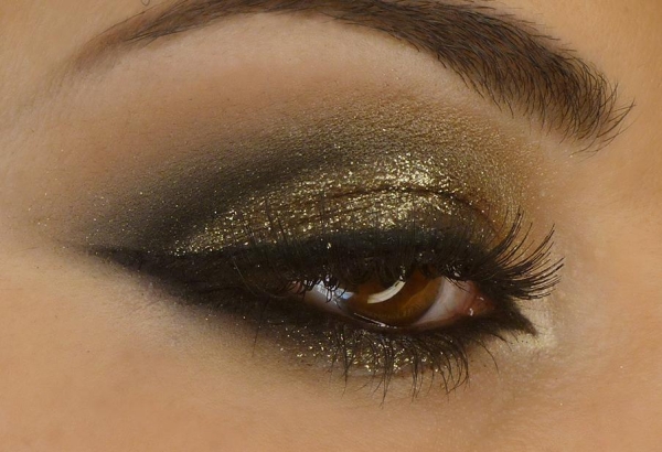 Schminktipps festliche Anlässe glitzer augen make up gold