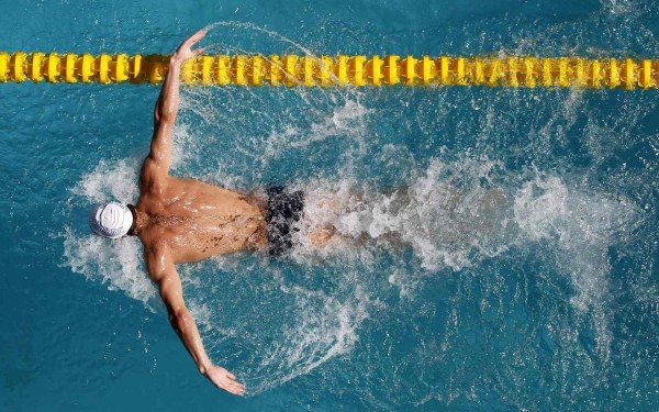 Schwimmen Sportarten Abnehmen aerobe Übungen-ganzjährlich sport-treiben