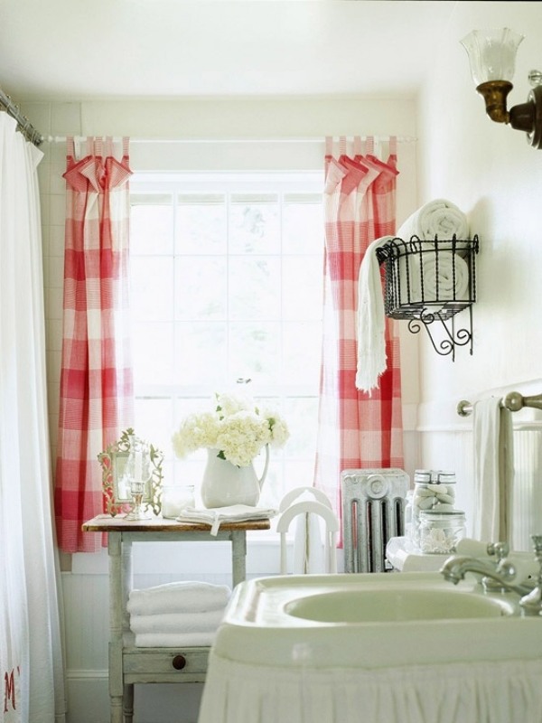Shabby chic-Bad gestalten vintage Gardinen-rot weiß-Ideen sichtschutz