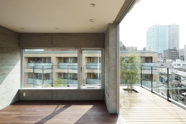 beton Konstruktuion-Haus Balkon-Holz Bodenbelag-ryo matsui-architects japan tokio