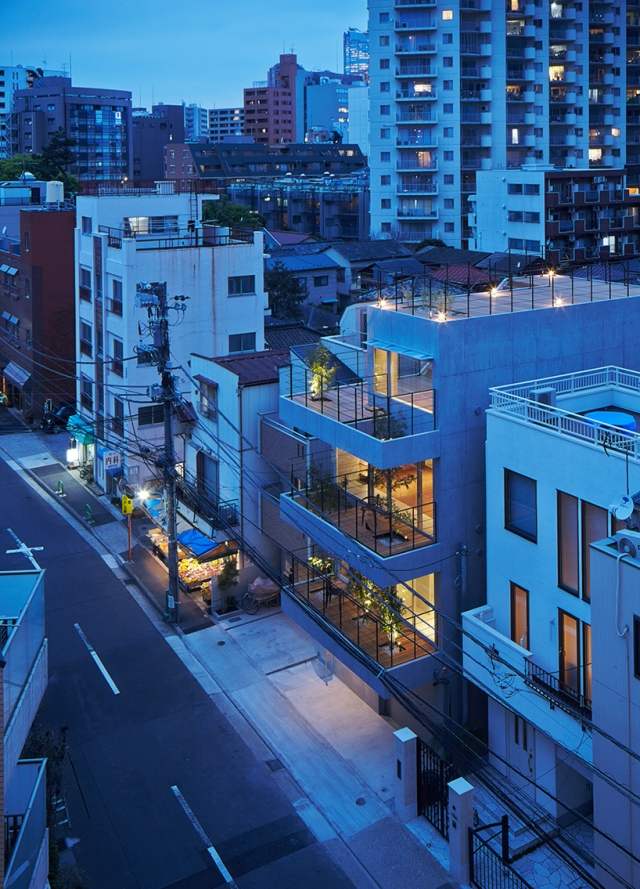 Tokio-nachts Wohnbezirk ryo matsui architects-balcony house-Terrasse Balkone