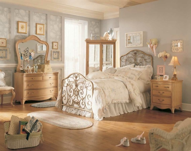 Schlafzimmer beige Farbe beruhigend Deko Fotorahmen Wand
