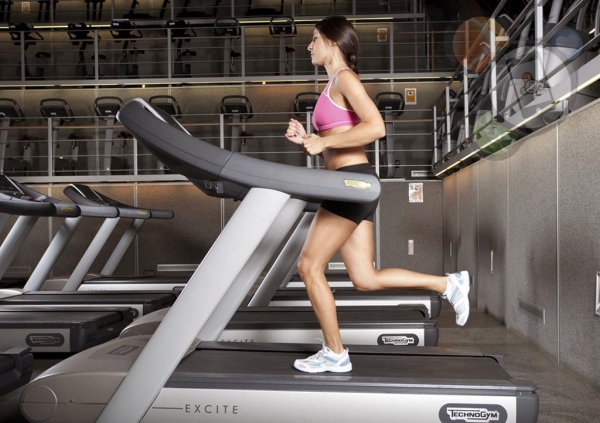 Walken schnell laufen aerobe Übungen-Cardio Training-Tipps gesund abnehmen