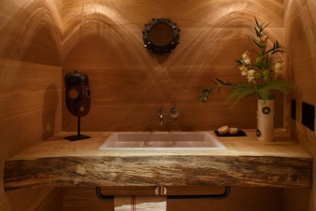 Holz Wandgestaltung Badezimmer rustikal gestalten