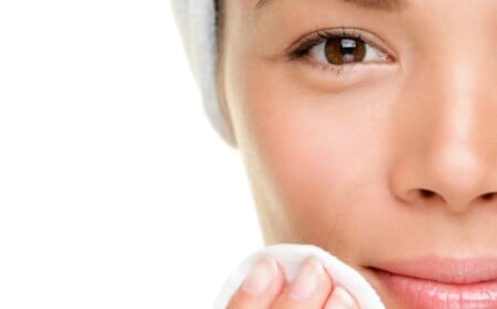 Gesicht-richtig abschminken Schminktipps-Creme einmassieren-Nachts Haut-Regeneration