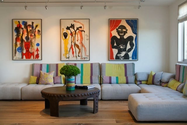 Streifen Polster Sofa Bilder Wand exotische Deko Ideen