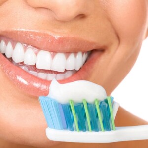 Zahnbürste Zahnpasta-Putzen Richtig Mundpflege regeln Tipps