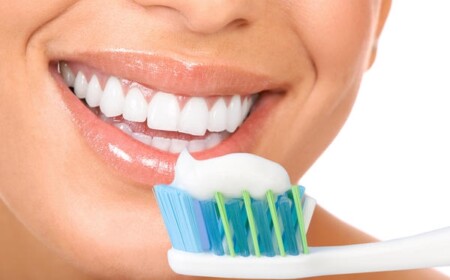 Zahnbürste Zahnpasta-Putzen Richtig Mundpflege regeln Tipps