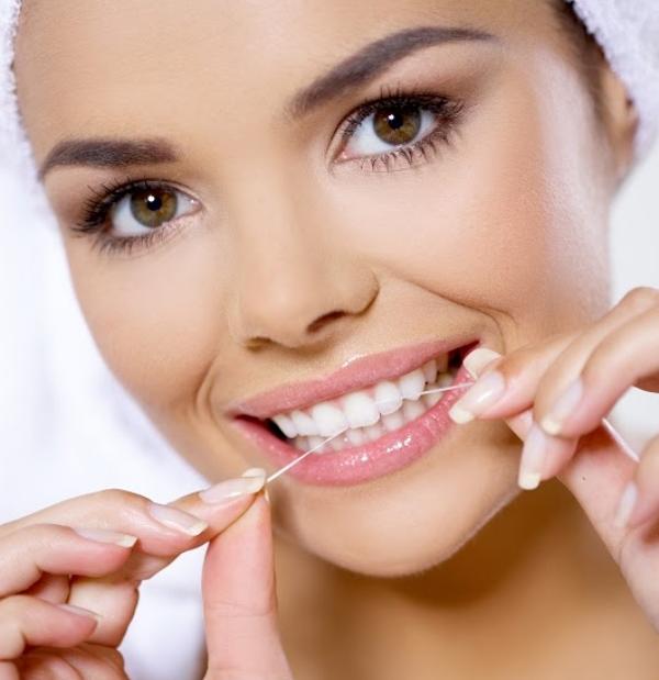 Zahnseide benutzen-Tipps bei Schlechtem-Atem ideen Mundpflege