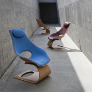 design-relaxsessel-holz-carl-hansen-son-skulpturale-form