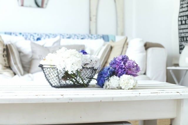 Deko Ideen Landhausstil Hortensien lila blaue Blüten