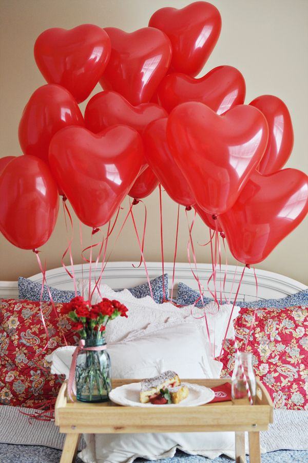 Frühstück im Bett zum Valentinstag rezepte luftballons herzform