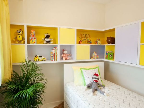 Jugendzimmer einrichten gelbe Wandregale Bett