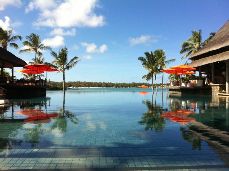 luxus ferienort pool-design-urlaub-mauritius-hotel-idee