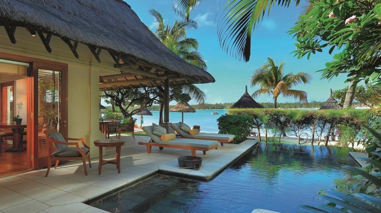 luxus ferienort pool-terrasse-sitzbereich-hotel-suite
