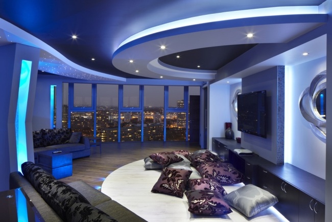 moderne deckengestaltung wohnzimmer blau lichteffekte silberglanz