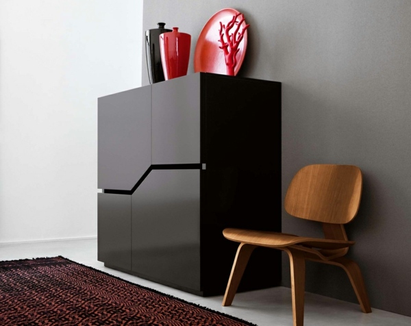moderner Sideboard Schlafzimmer Anrichte rot Geschirr Vasen