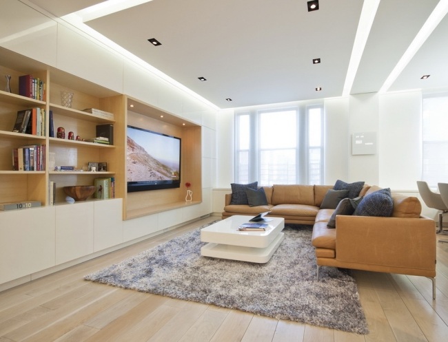 modernes wohnzimmer weiß braun abgehängte decke beleuchtung