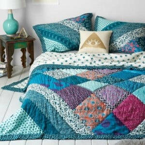 patchwork tagesdecke schlafzimmer deko idee blau nuancen