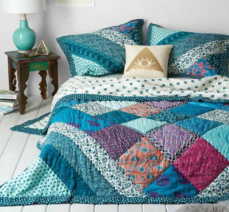 patchwork tagesdecke schlafzimmer deko idee blau nuancen