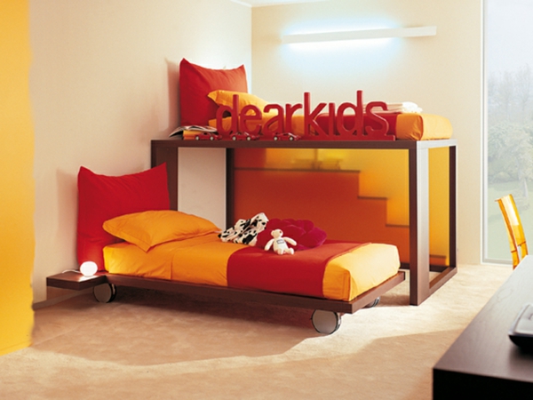 schönes Kinderzimmer einrichten eingebaute Beleuchtung roter Bett Kopfteil