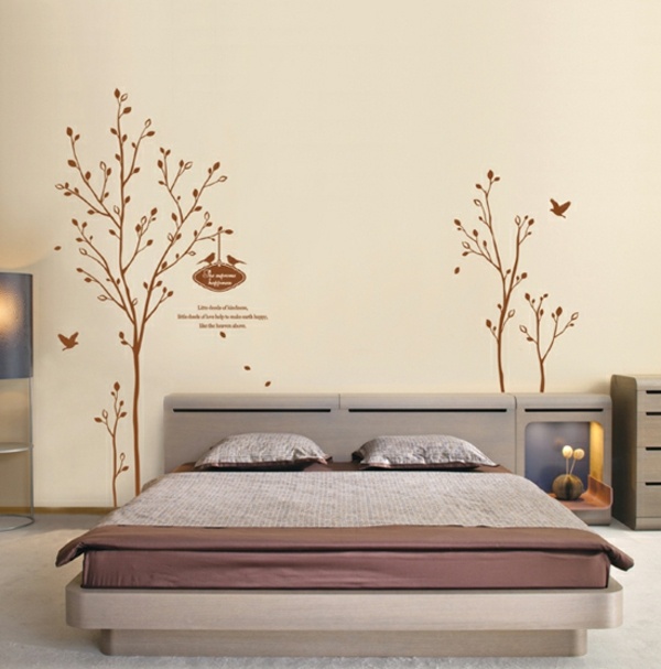 Schlafzimmer beige braun Baum Holzbett