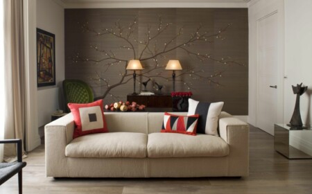 tapeten aus seide grau baum motiv wohnzimmer couch beige